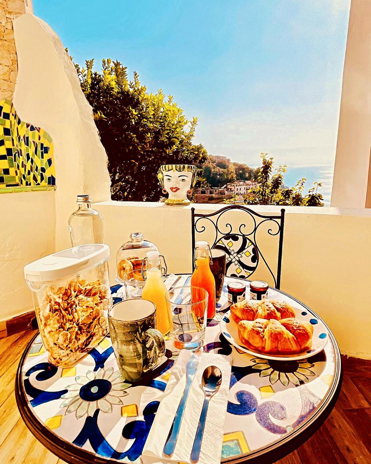 Ferienwohnung Borgo Virginia - Sea View In Amalfi Coast Vietri Exterior foto